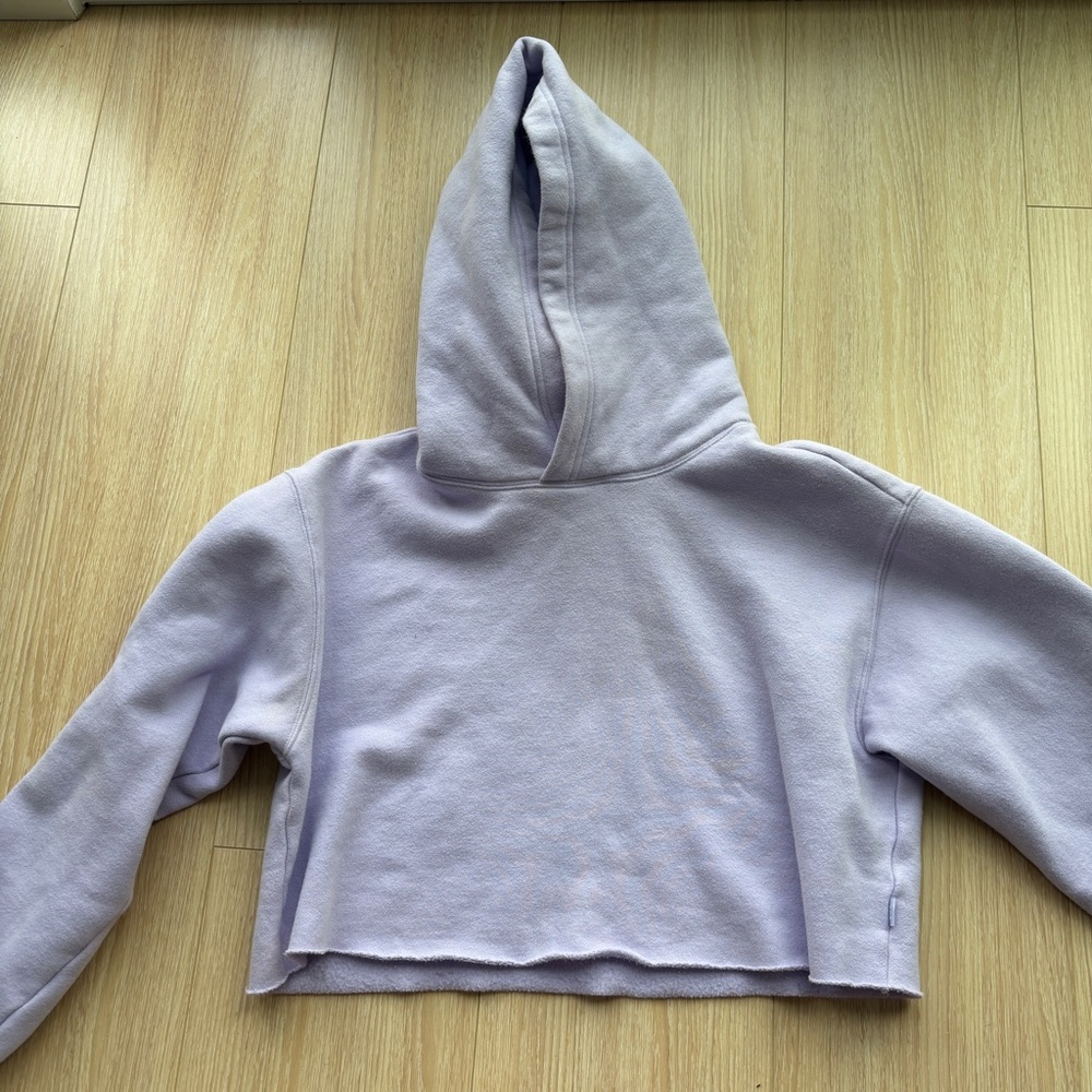 Aritzia TNA the perfect crop hoodie pale violet cropped pullover sweater size S - Picture 3 of 9